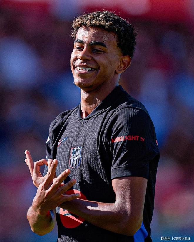 比利亚：传统9号位并没有消失，我非常欣赏阿尔瓦雷斯（比利亚称传统9号未绝迹，盛赞阿尔瓦雷斯）