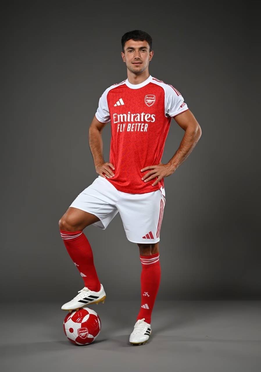 足球职业化的全球趋势（全球足球职业化潮流）