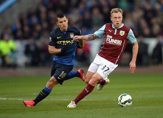 11月22日，在2025华润饮料中超联赛第30轮...（2025赛季华润饮料中超第30轮于11月22日开战）