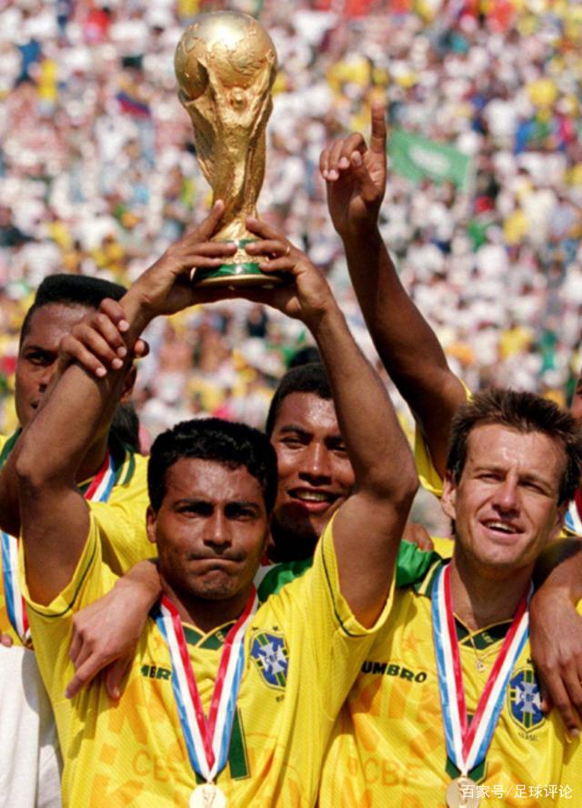 伊尔迪兹：我踢伪9号？大家可以拭目以待；斯帅没给我额外压力（伊尔迪兹：是否出任伪9号拭目以待，斯帅并未给我额外压力）