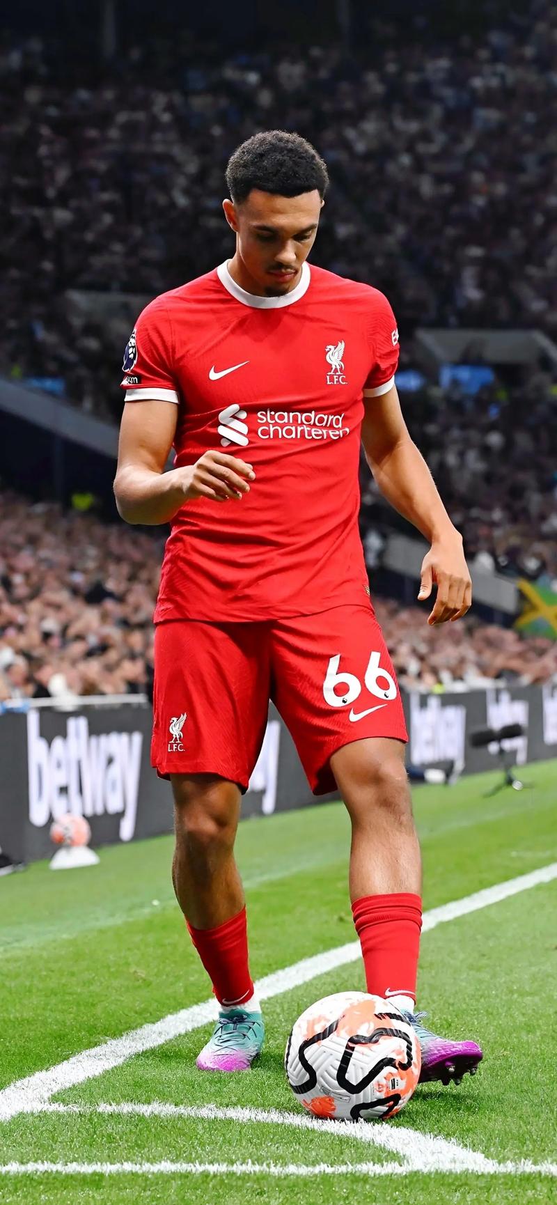 每体：库库离开巴萨因为不被信任，巴尔韦德当时看好米兰达（每体：信任缺失促使库库离队巴萨，巴尔韦德当年更青睐米兰达）