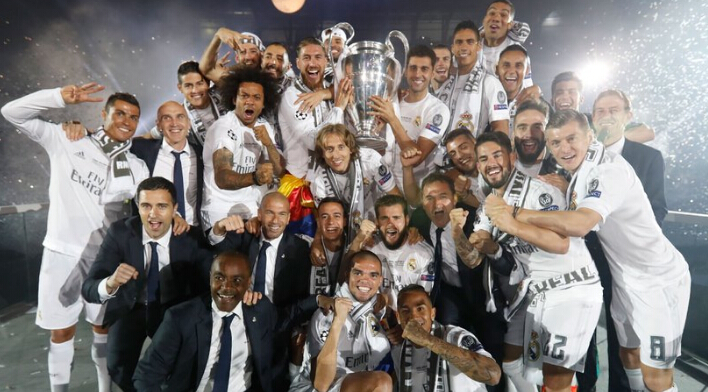 穆勒：梅西的踢球风格是纯粹的天赋，C罗的职业精神更突出（穆勒：梅西天赋尽显，C罗职业精神更出众）