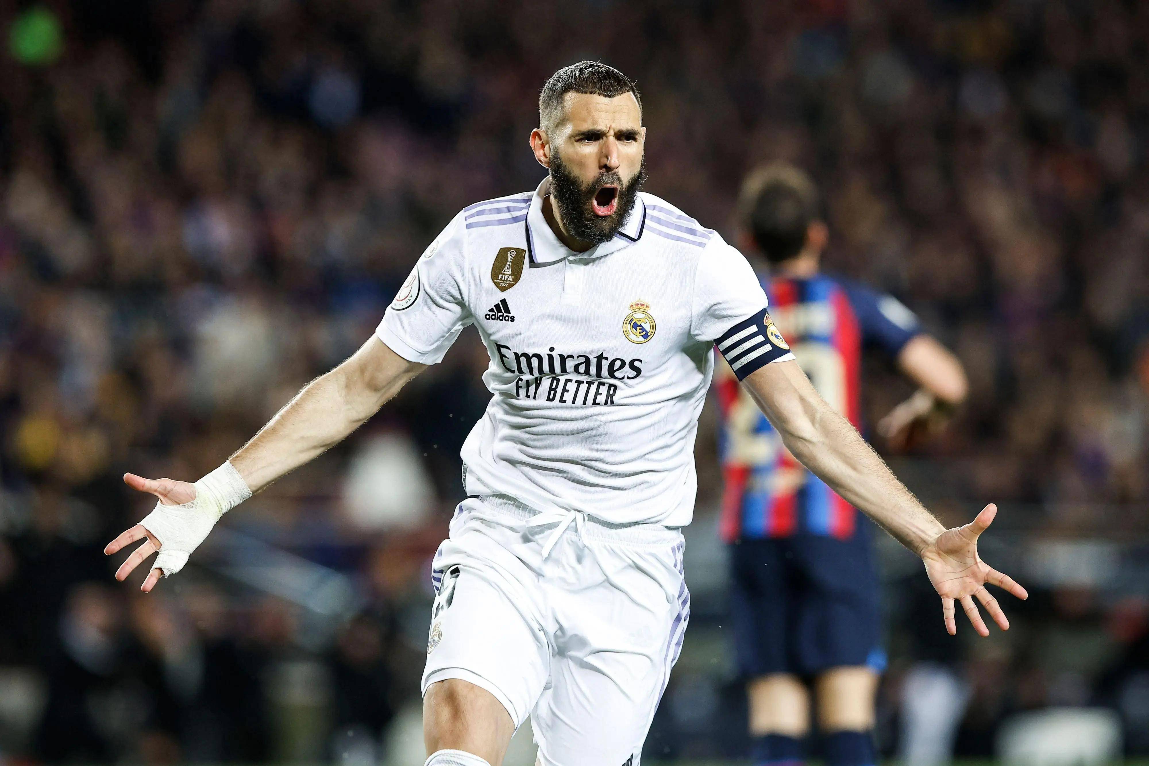 外媒：下赛季欧冠联赛阶段用球将采用白+薄荷绿+紫创新配色（外媒：欧冠下赛季比赛用球将启用白、薄荷绿与紫的全新配色）