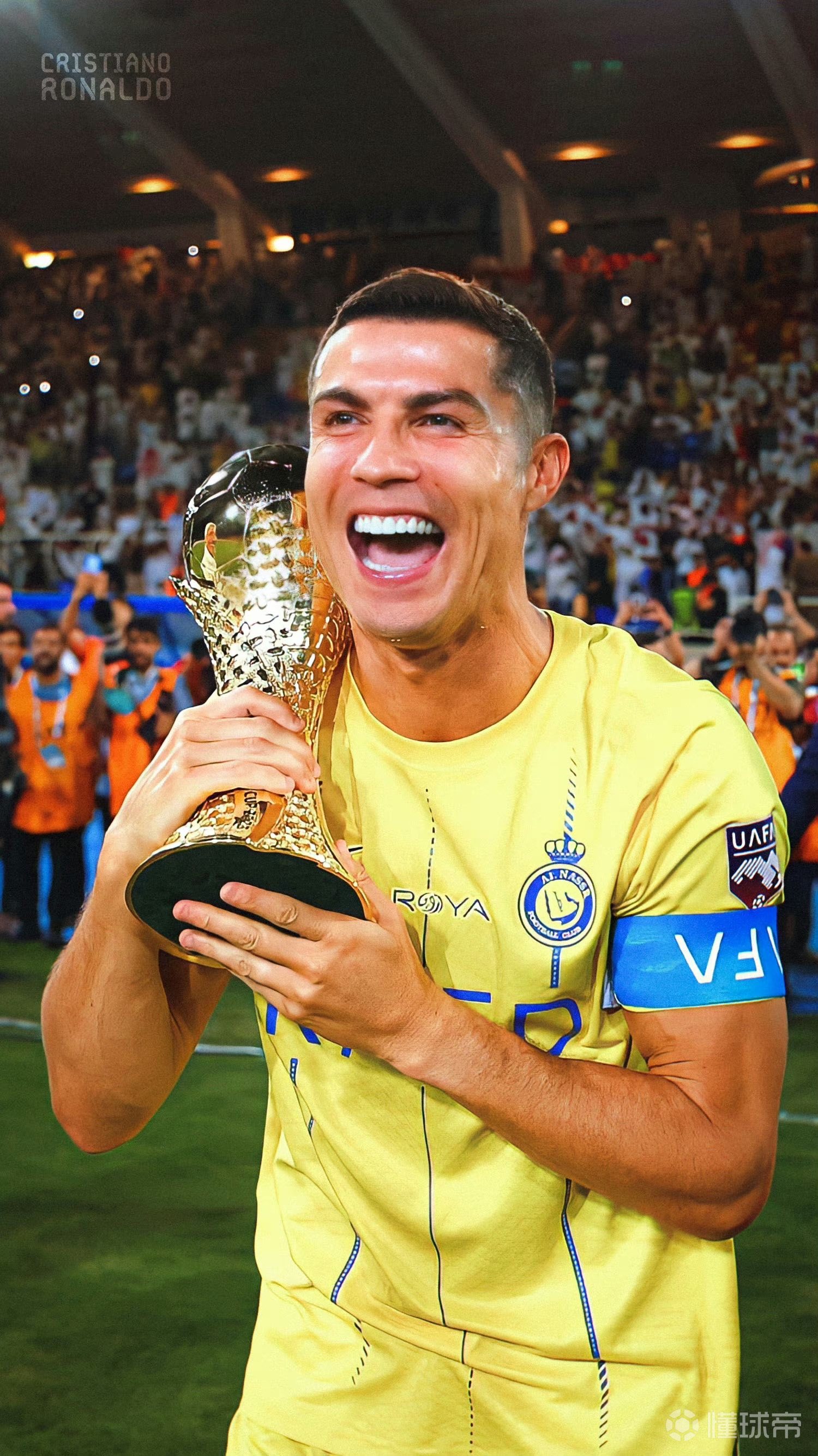 超高人气，一印度女球迷接机时手举标语：梅西，拯救印度足球（人气爆棚，印度女球迷机场举牌呼喊：梅西，请拯救印度足球）