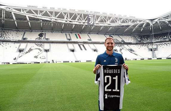 东体：足协曾考虑年初组织国足冬训，届时主教练也一并亮相（东体：足协曾计划在年初组织国足冬训，主教练将同期亮相）