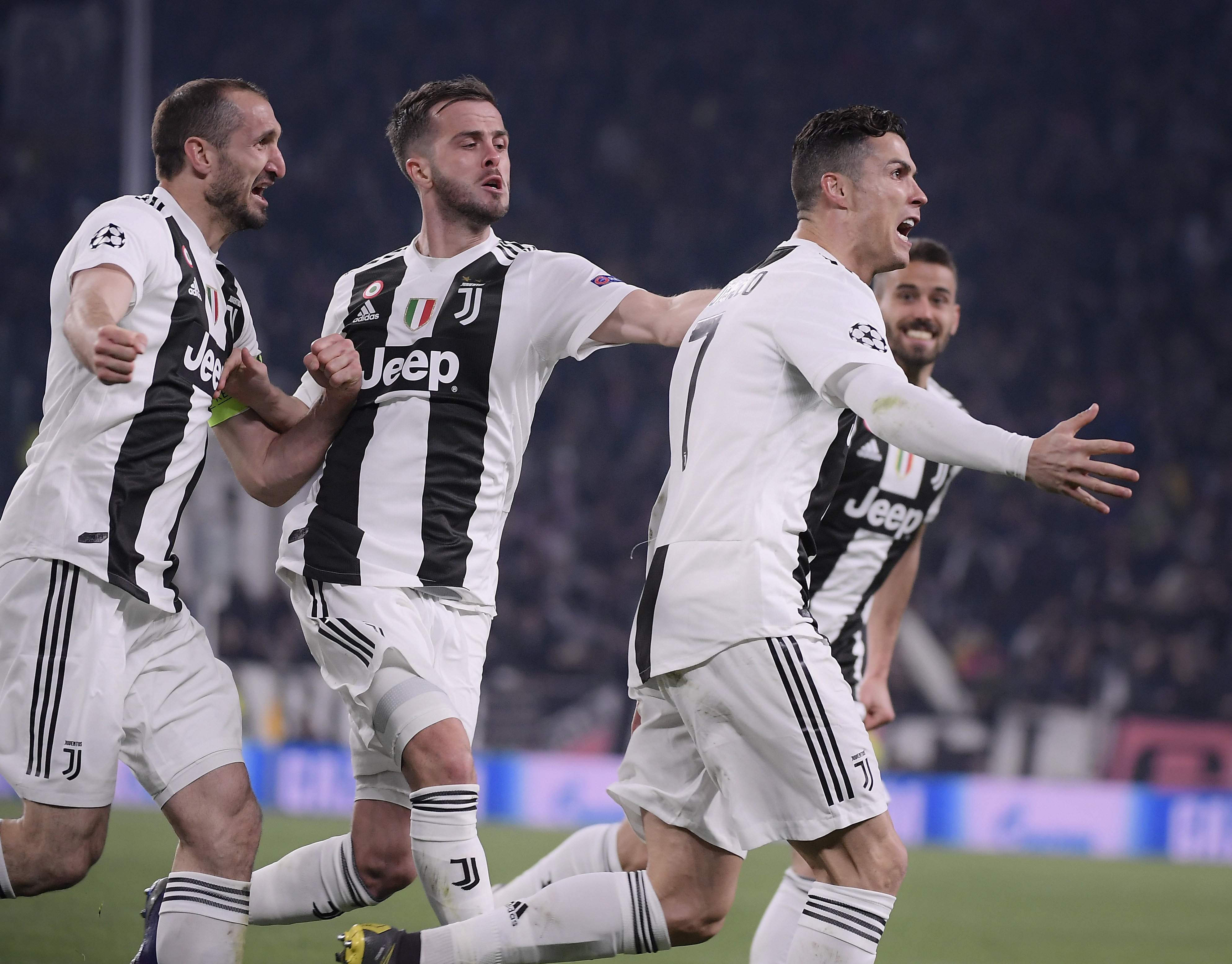 欧冠战报：皇马主场大胜对手,（欧冠快讯：皇马主场大比分击败对手）