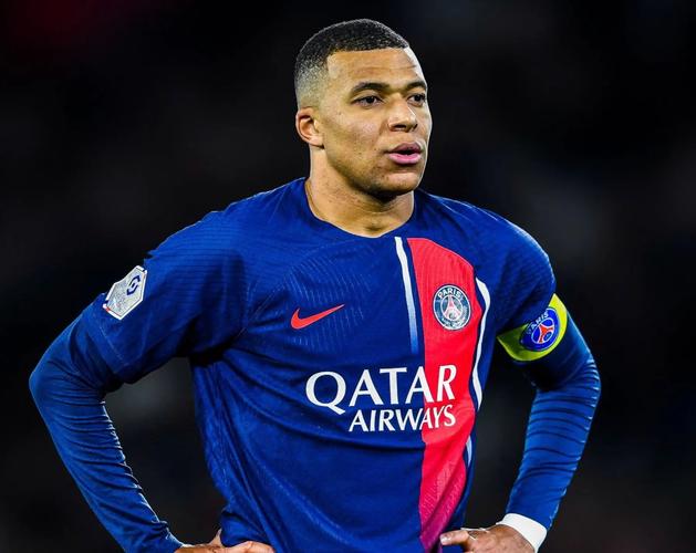 德容：不应该再和上赛季比较了，上赛季我们也没拿到欧冠冠军（德容：别再和上赛季相比了，那时我们同样无缘欧冠）