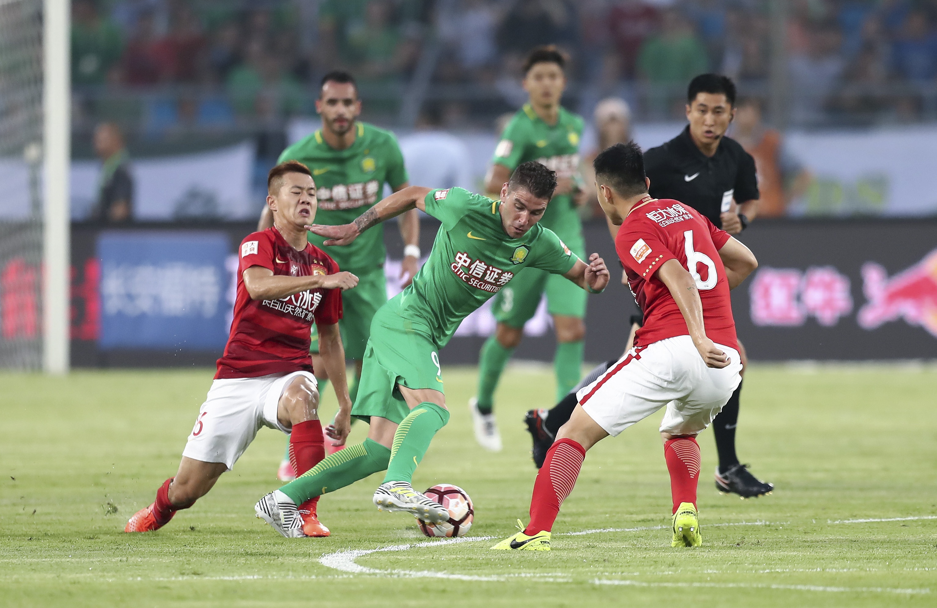 吉达国民总监：伊万-托尼不会在冬窗离开，转会传闻毫无根据（吉达国民总监辟谣：伊万-托尼冬窗留队，转会流言不实）